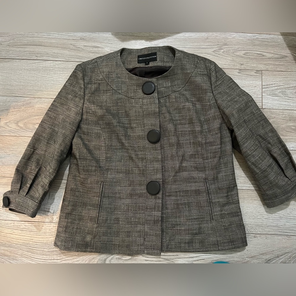 NWOT Dress jacket with subtle sparkle detail. Size 4